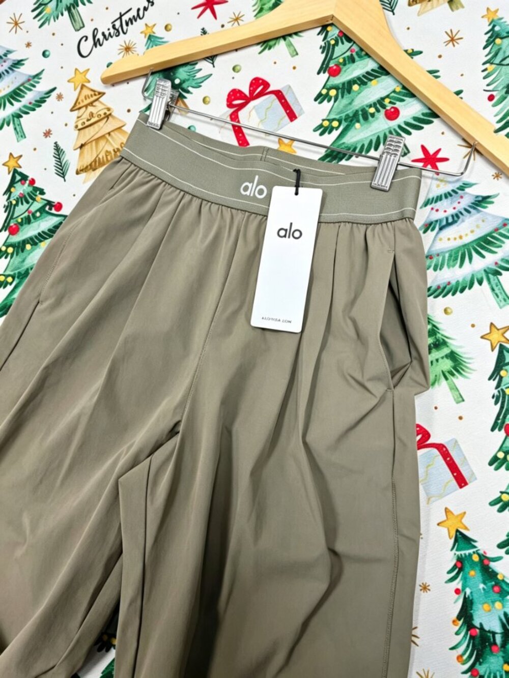 NWT ALO Yoga Suit Up Trouser🎎Olive Regular 30" Inseam Relaxed Pants🎊 - Picture 3 of 7